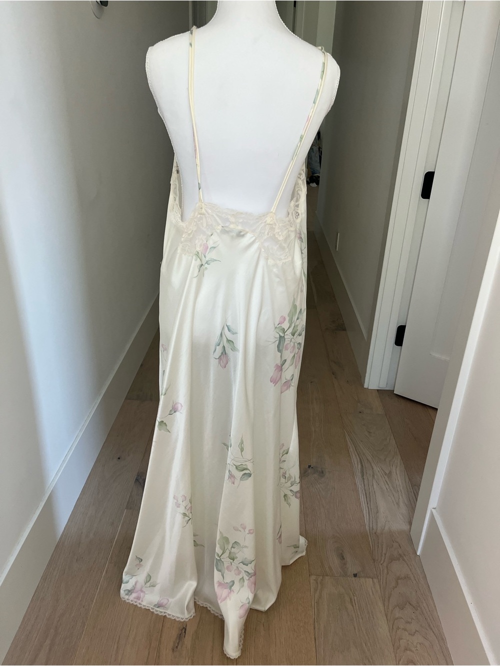 Dior Cream Nightgown with Pink Floral Lace Trim - Picture 5 of 5